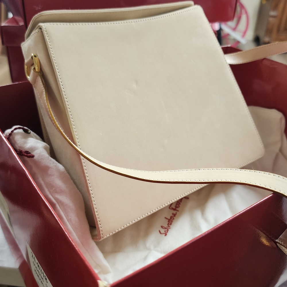 Vintage Salvatore Ferragamo Cream Leather Shoulder Bag